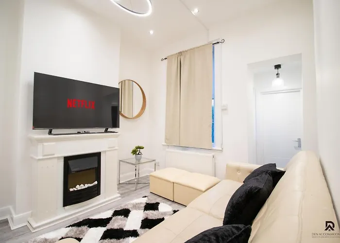 Newly Launched Two Bedroom Apartment By Den Accommodation Short Lets & Serviced Accommodation With Garden