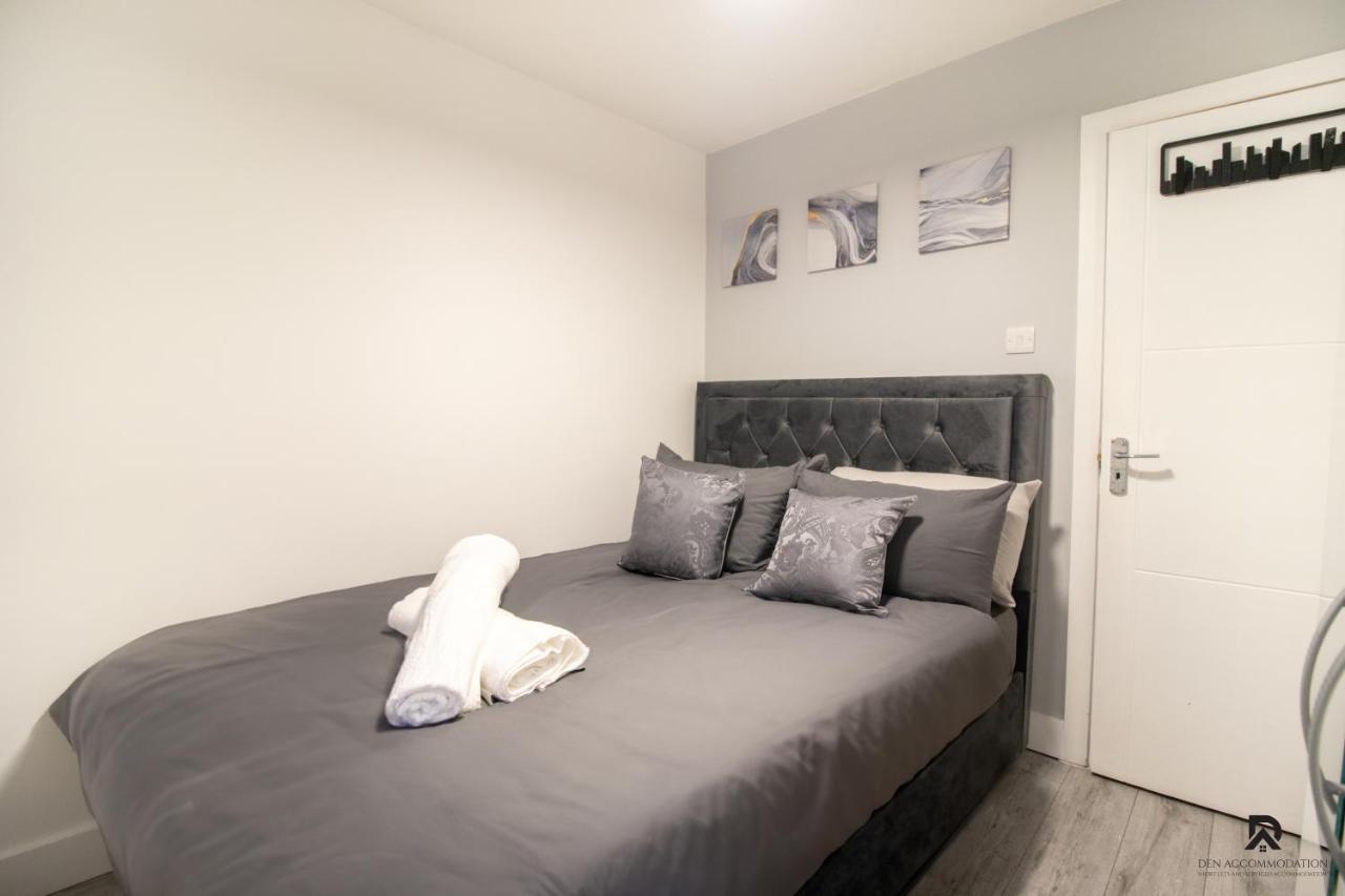 Newly Launched Two Bedroom By Den Short Lets & Serviced With Garden Apartment London