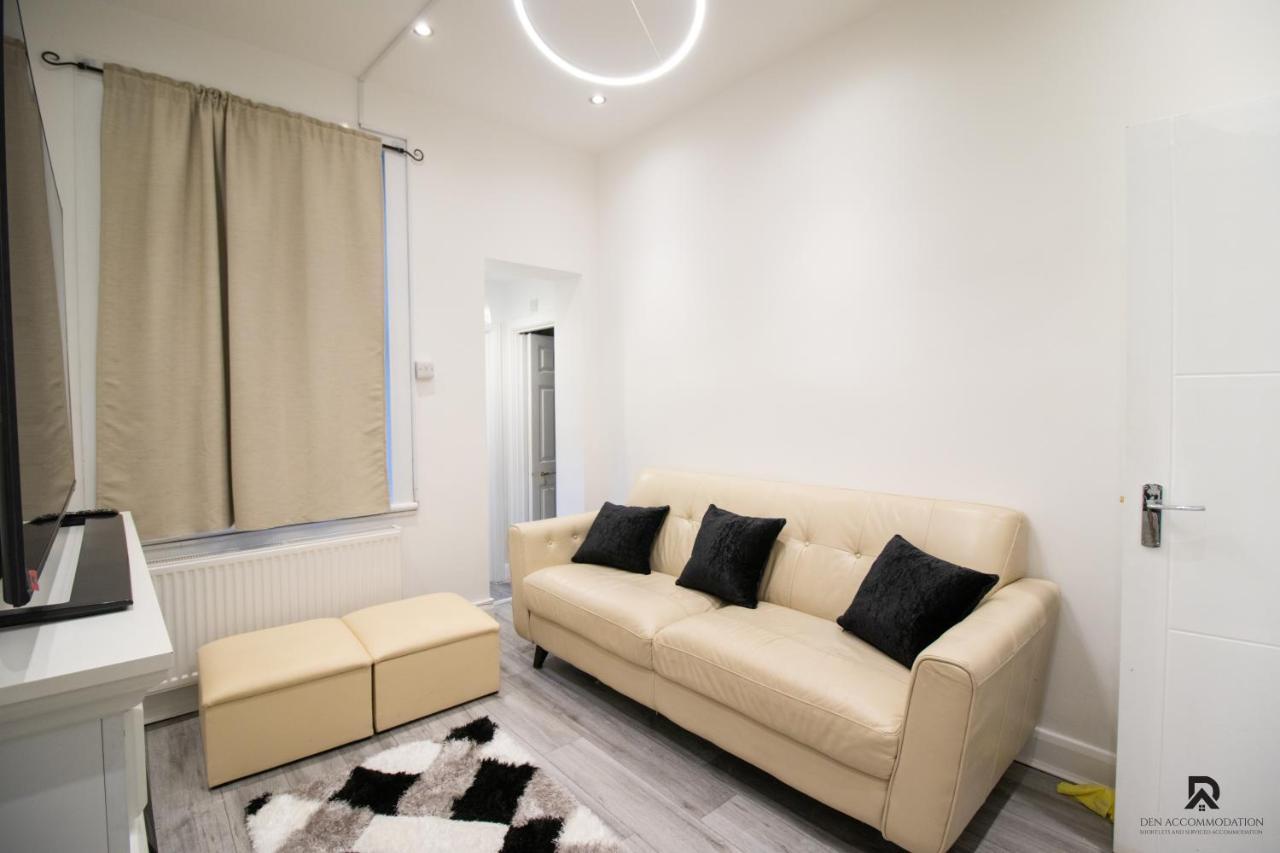 Apartment Newly Launched Two Bedroom By Den Short Lets & Serviced With Garden