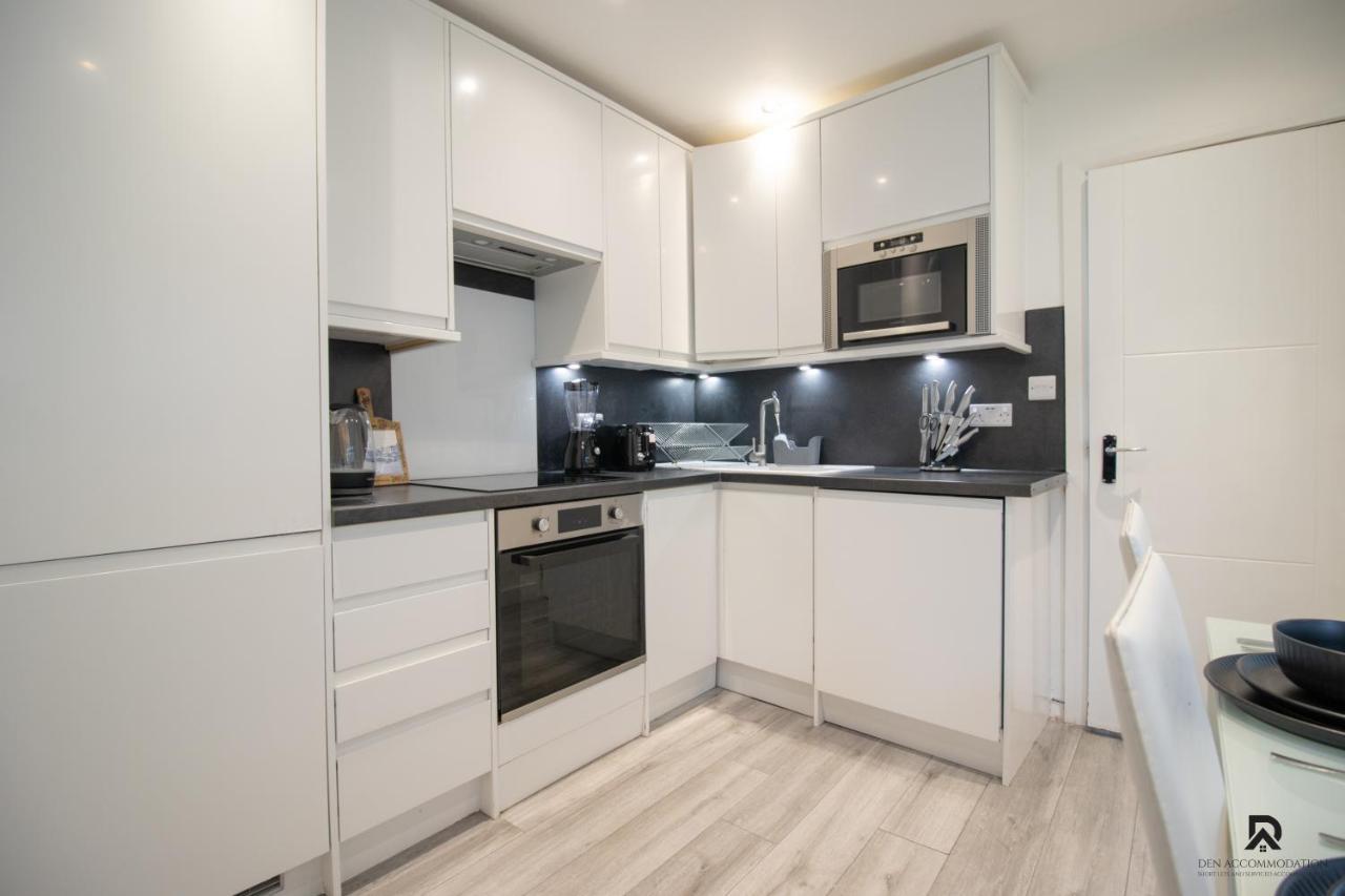 Apartment Newly Launched Two Bedroom By Den Short Lets & Serviced With Garden London