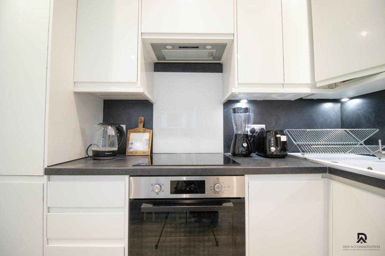 Newly Launched Two Bedroom By Den Short Lets & Serviced With Garden Apartment *