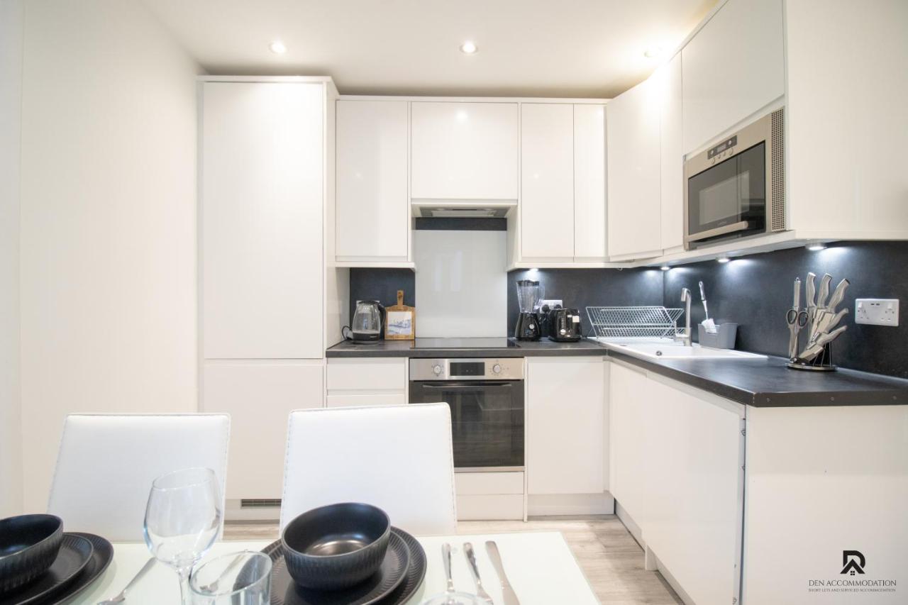 Apartment Newly Launched Two Bedroom By Den Short Lets & Serviced With Garden London