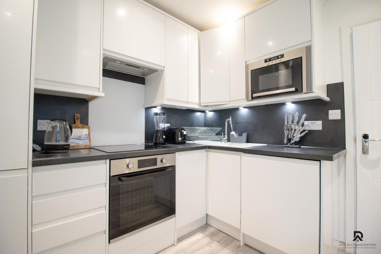 Apartment Newly Launched Two Bedroom By Den Short Lets & Serviced With Garden London