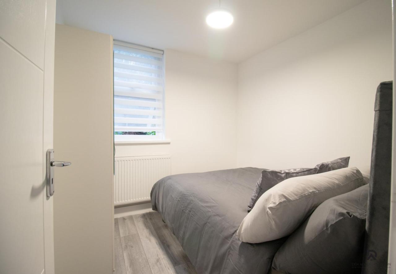 Apartment Newly Launched Two Bedroom By Den Short Lets & Serviced With Garden
