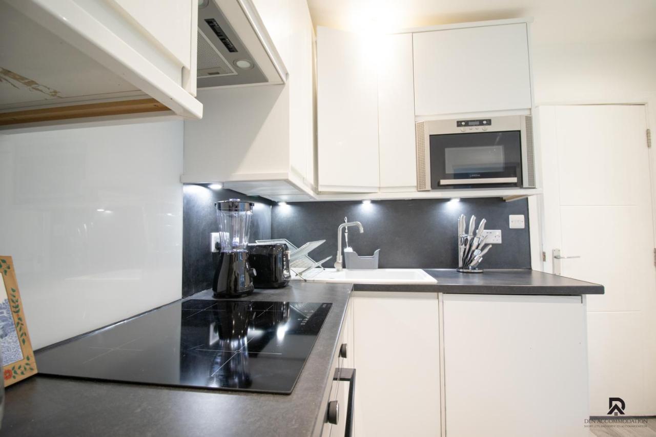 Apartment Newly Launched Two Bedroom By Den Short Lets & Serviced With Garden London