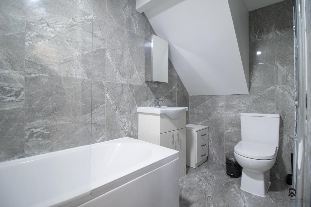 Newly Launched Two Bedroom By Den Short Lets & Serviced With Garden Apartment