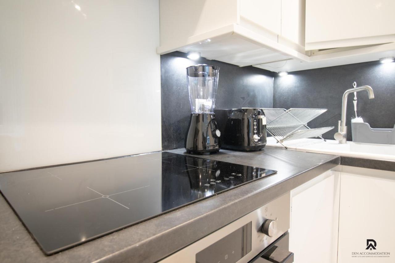 Newly Launched Two Bedroom By Den Short Lets & Serviced With Garden